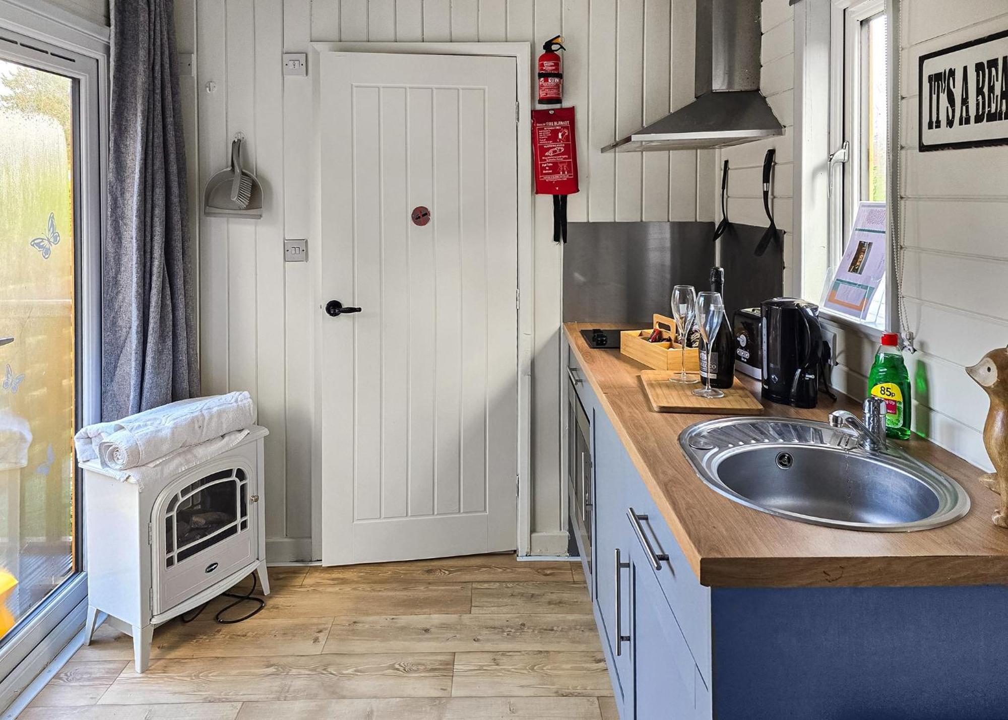Riverview Lodges And Glamping Welshpool Luaran gambar